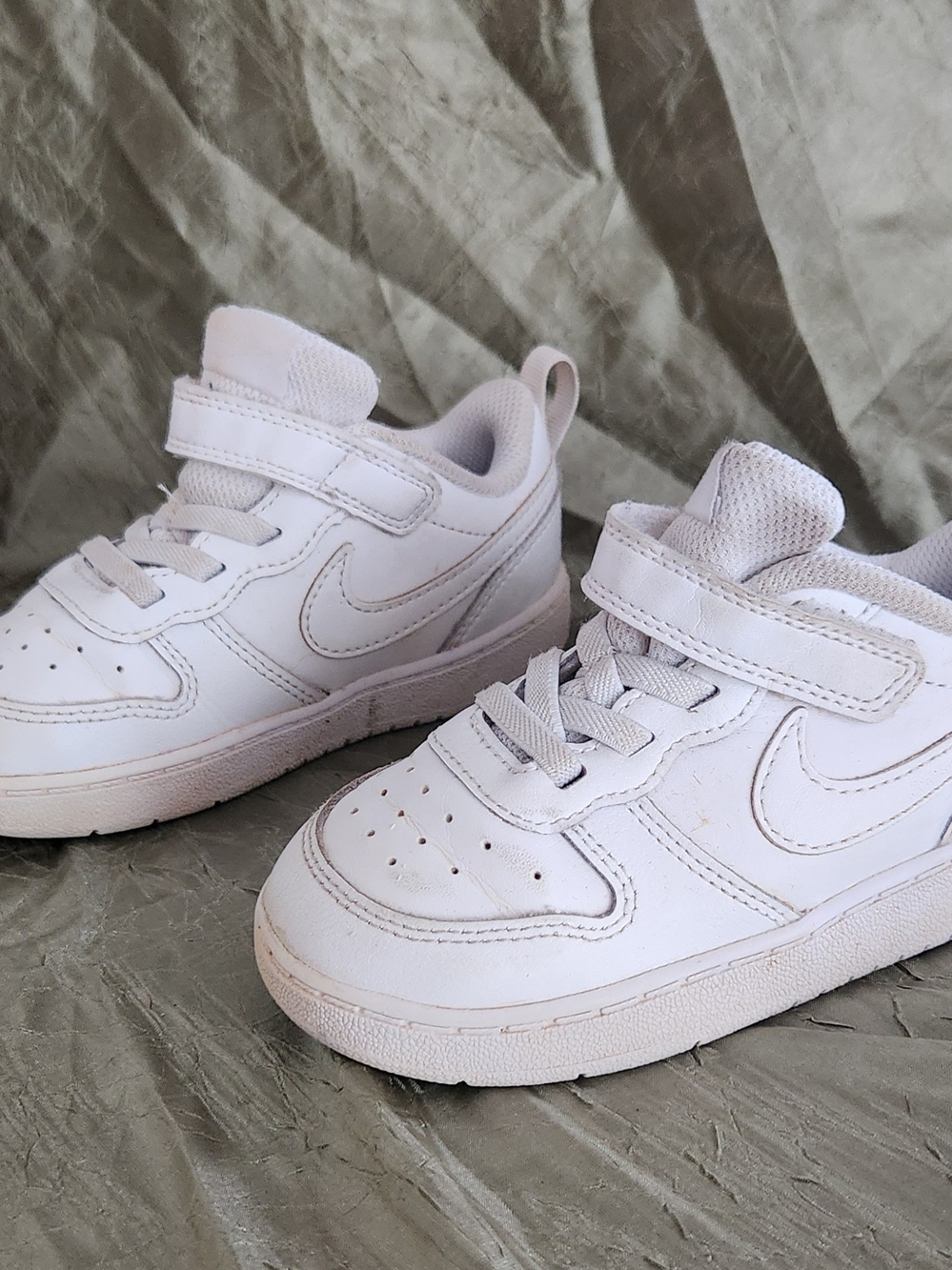 Nike White Kids' Low-Top Sneakers with Hook-and-Loop Strap